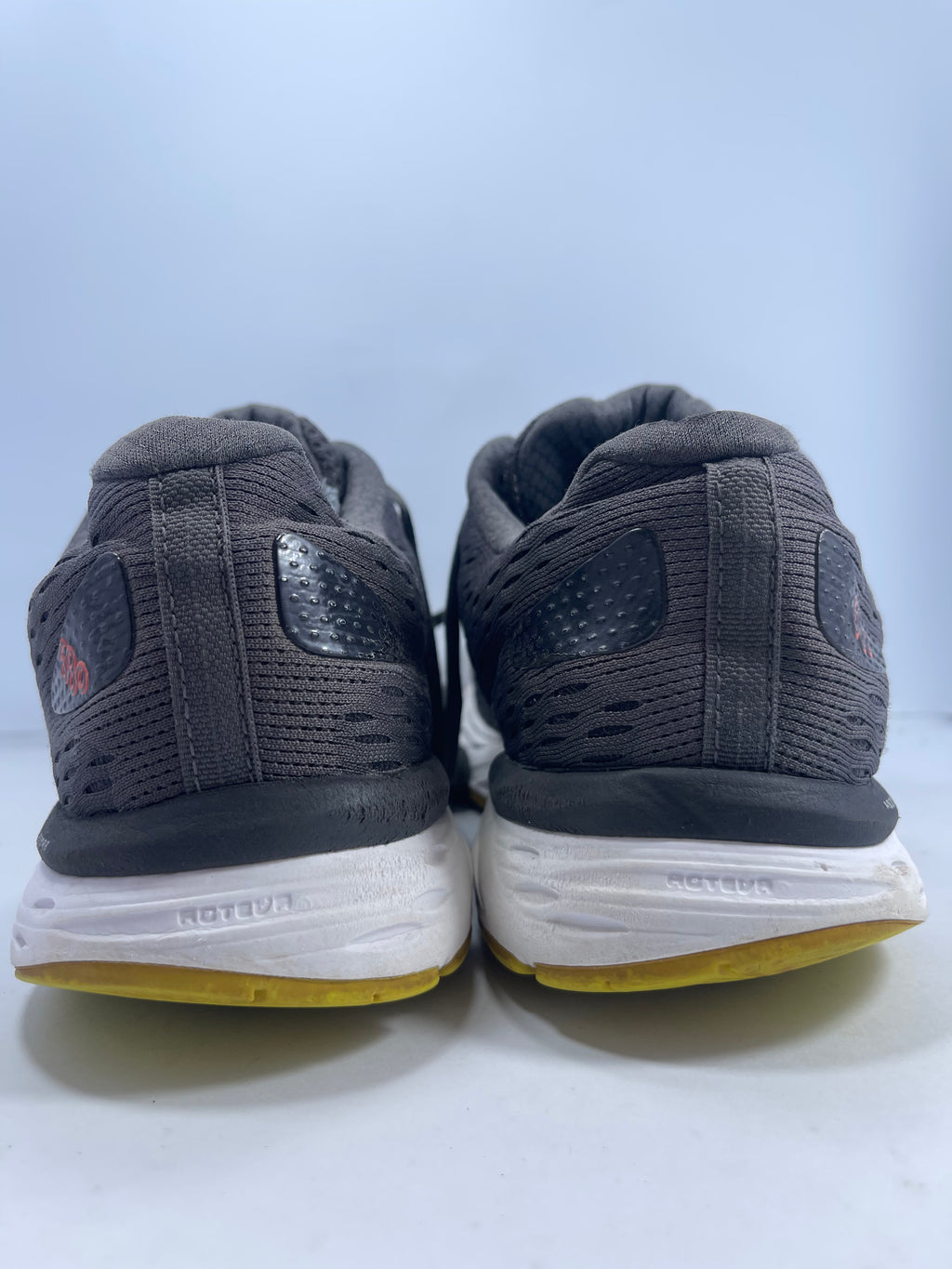 New Balance Men's 680 V6 Running Shoes