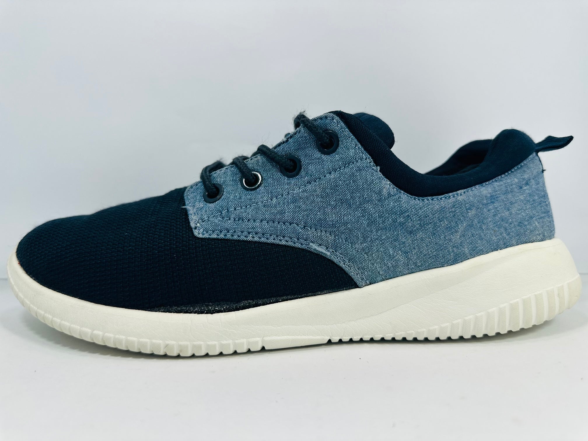 Unisex Casual Wearing Shoes