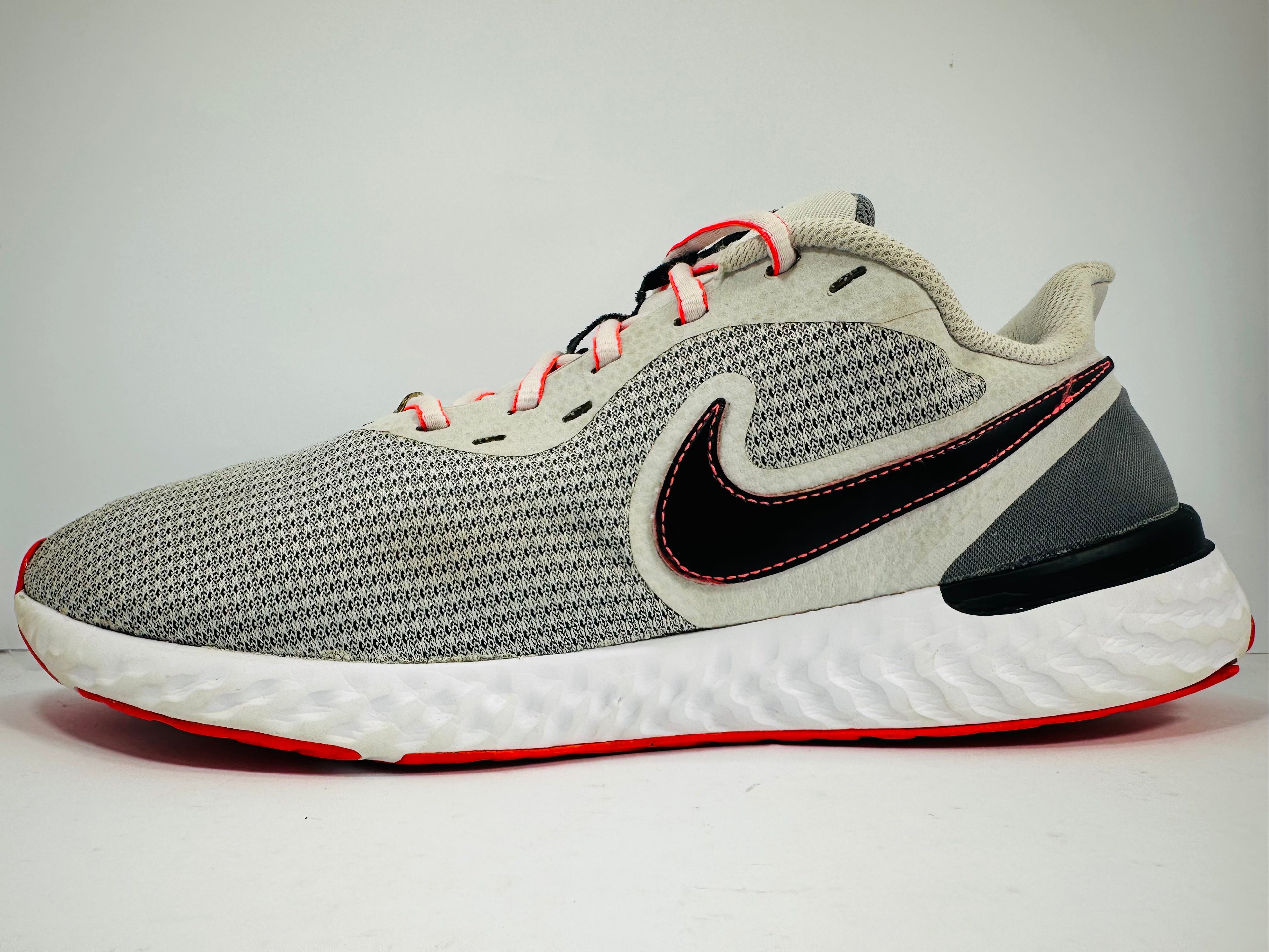 Nike Revolution 5
