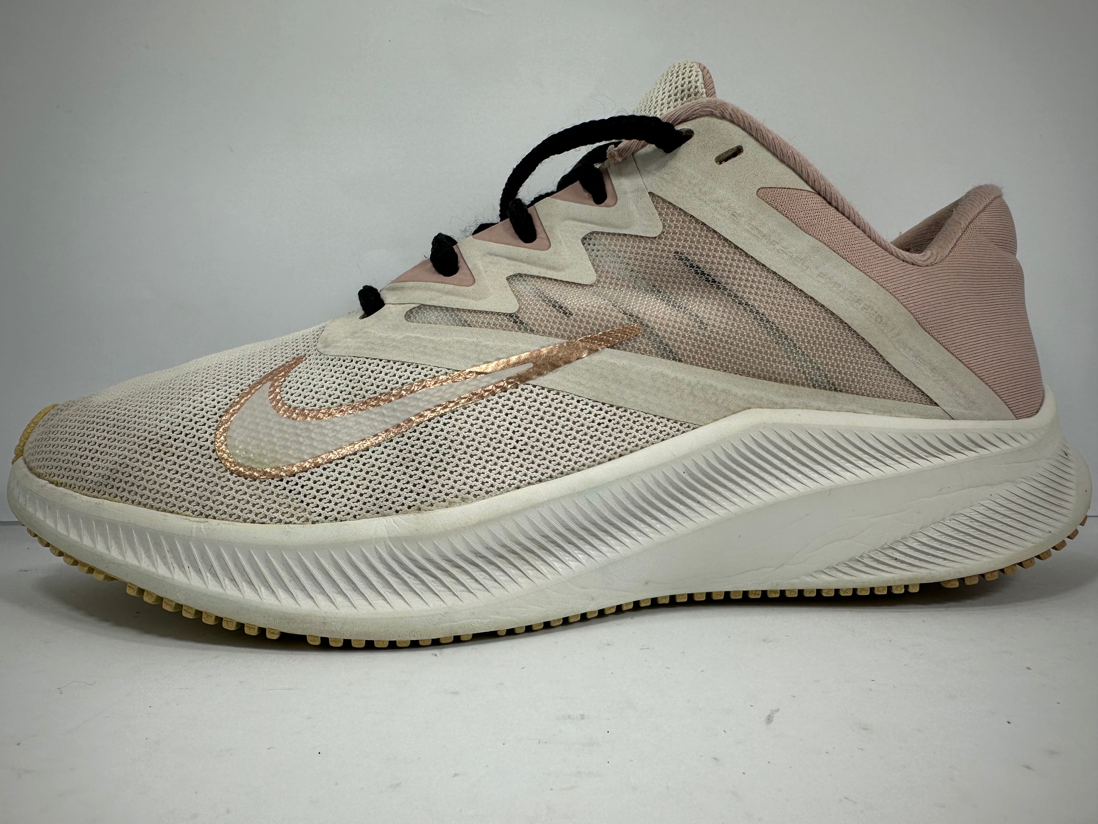 Nike Quest-3 Platinum